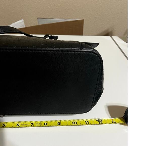 Guess black logo tote in a classic style -EUC - Picture 8 of 8